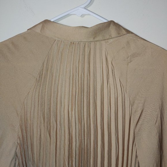 Banana Republic Satin Pleated Back and Sleeves Blouse Size M Tan/Champagne toast - Picture 6 of 7